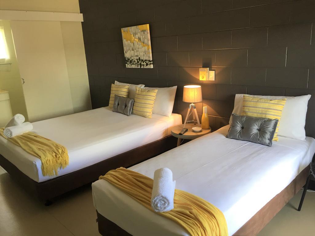 Hotel At The 3*